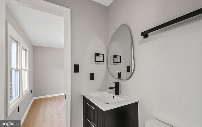 Building Photo - 1527 N Colonial Terrace