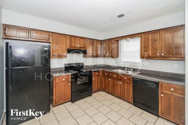 Building Photo - 5864 Ridgehill Dr