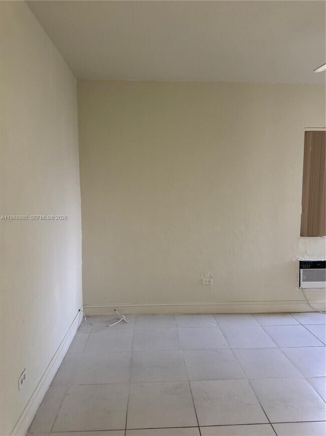 Building Photo - 480 NE 127th St