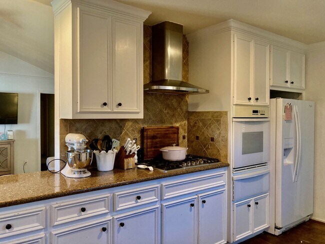 Building Photo - 14026 St Marys Ln