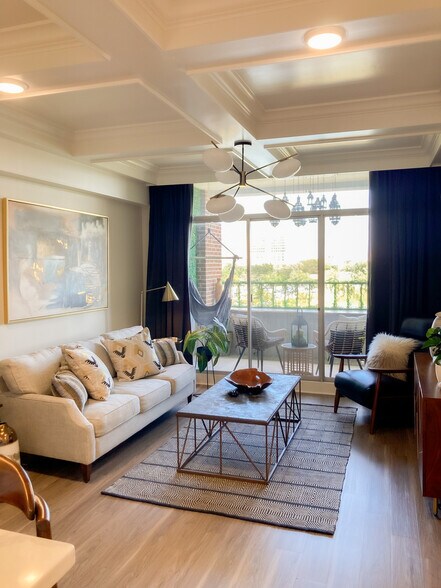 Building Photo - 14 Lockwood Dr