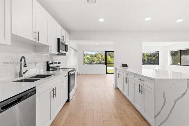 Building Photo - 317 N 31st Ave