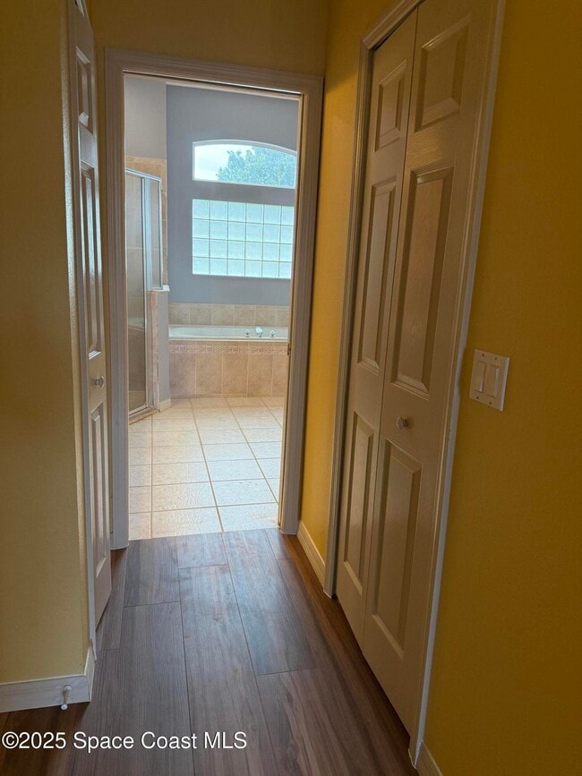 Building Photo - 5971 Newbury Cir