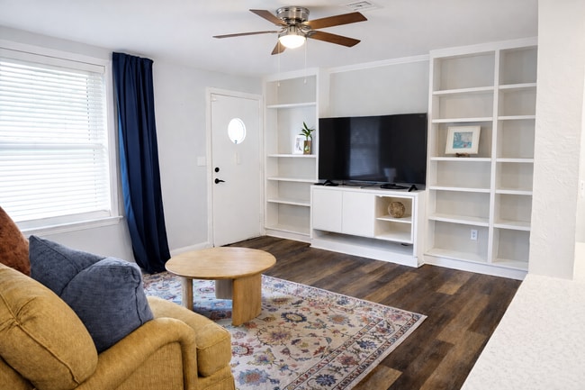 Building Photo - 1905 E Hatton St