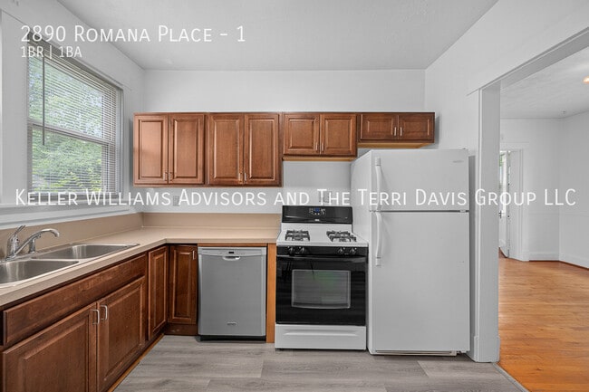 Building Photo - 2890 Romana Pl