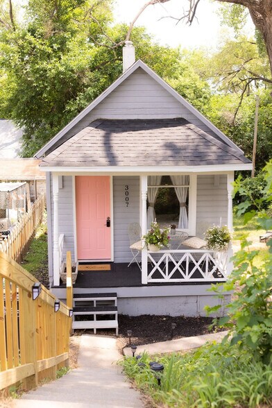 Building Photo - 2919 Elm St