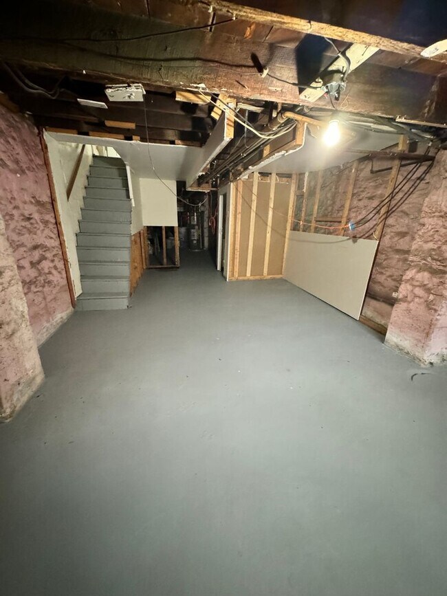 Building Photo - Rowhome for rent in Baltimore!