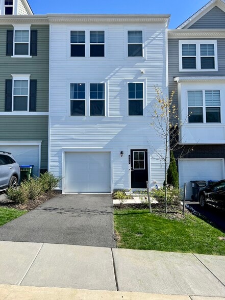 Primary Photo - 303 Barnwell Dr