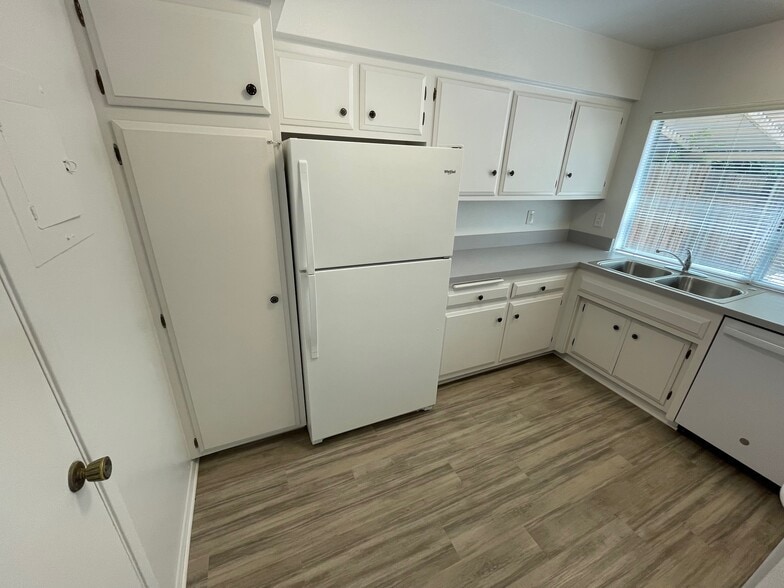 Building Photo - 7369 Elmhurst Pl
