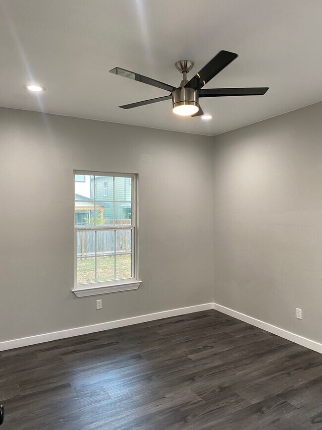 Building Photo - Renovated 3-Bedroom Home in Jefferson Heights