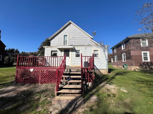 Building Photo - Single Family Three Bedroom Home