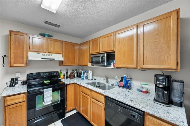 Building Photo - 2920 Hilltop Dr