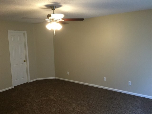 Building Photo - 12 Willow Lakes Dr