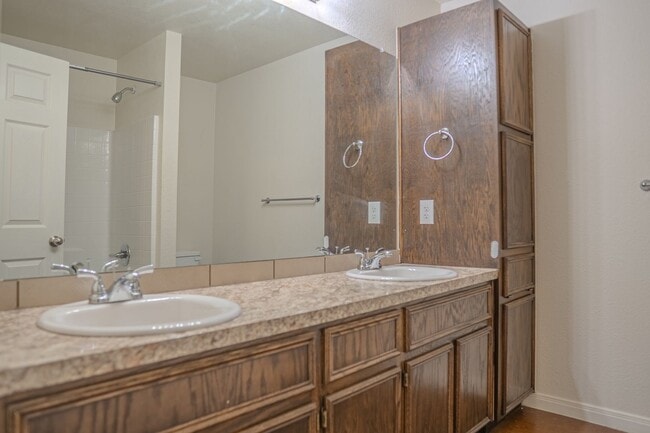 Building Photo - PRICE IMPROVEMENT!!! NOW ONLY $1,350!!!!