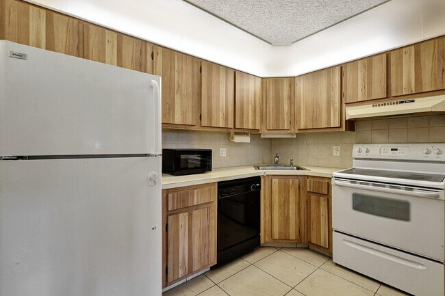 Building Photo - 237 Pine HOV Cir