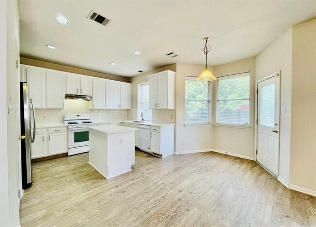 Building Photo - 3720 Bratton Heights Dr