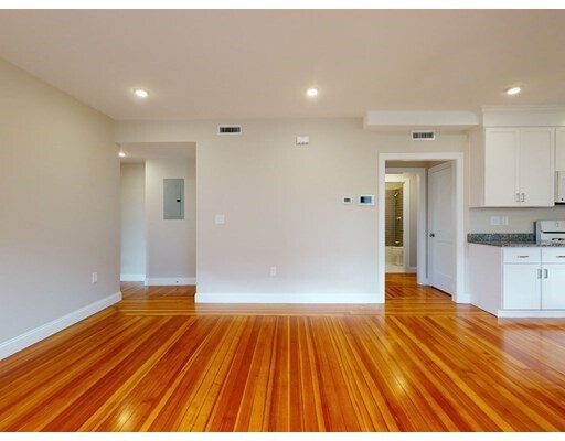 Building Photo - 27 Leicester St