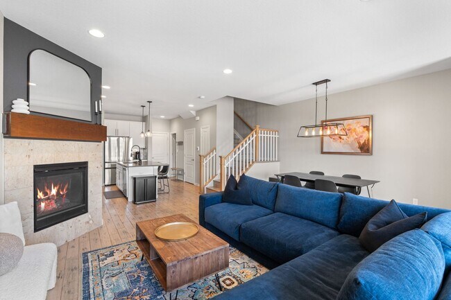 Building Photo - Modern Comfort Meets Mountain Convenience ...