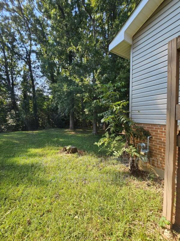 Building Photo - 355 Woodview Ave