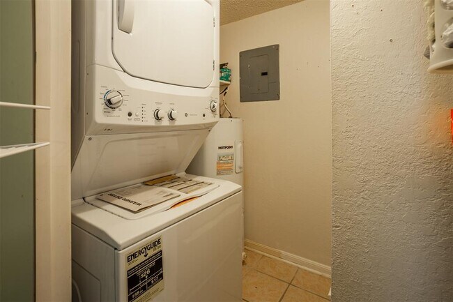 Building Photo - 7800 Northcrest Blvd