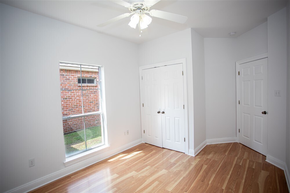 Building Photo - 10562 Oakley Trace Dr