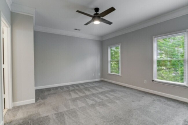 Building Photo - Nice 3 bedroom 2 bath home in the heart of Downtown Memphis - Open To Section 8