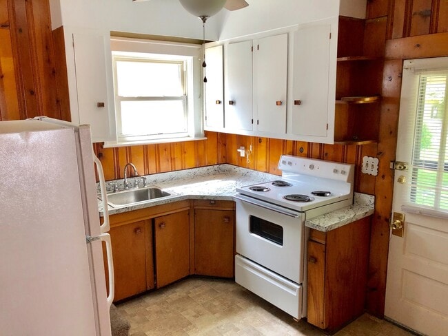 Building Photo - Beautiful 2 Bedroom/2 Bath South End Home ...