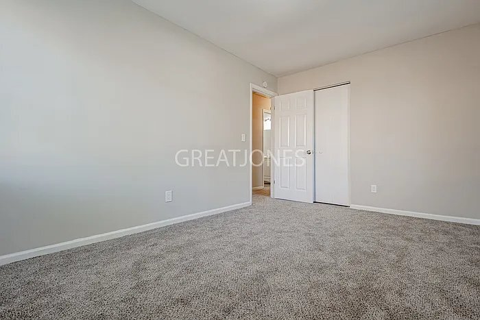 Building Photo - 4 N Kings Dr