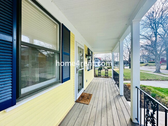 Building Photo - Charming Home Near Country Club Plaza w/ G...