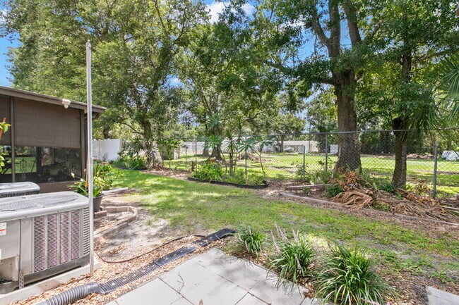 Building Photo - Apartment For Rent in Seminole WITH UPGRADES!