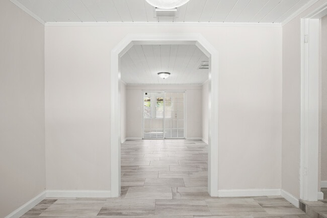 Building Photo - 693 Orange Blossom Dr