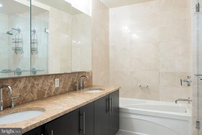 Building Photo - 1425 Locust St