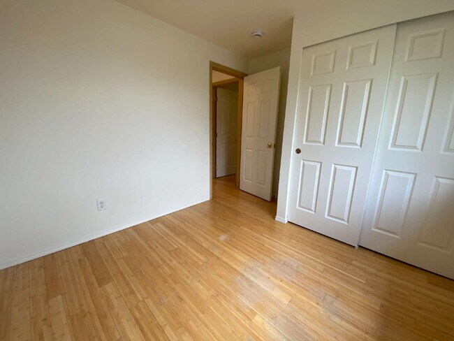 Building Photo - Quiet 3-Bed, 2.5-Bath Home with Large Backyard and Pet Friendly