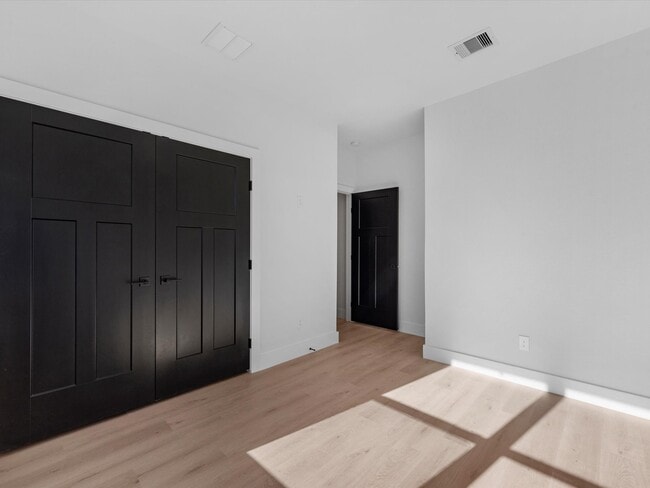 Building Photo - 10732 Twin Oak Dr