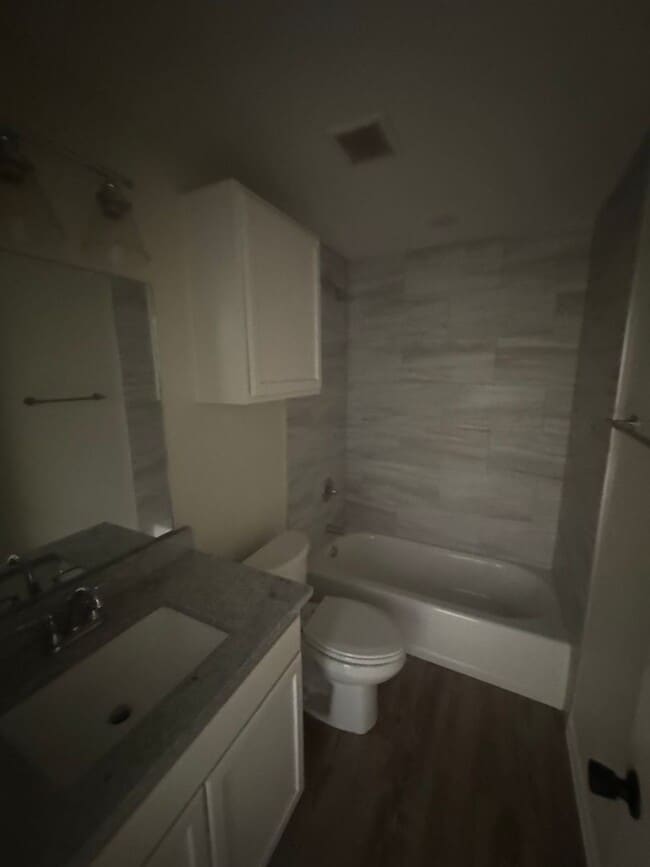 Building Photo - 3 bedroom, 2 bath
