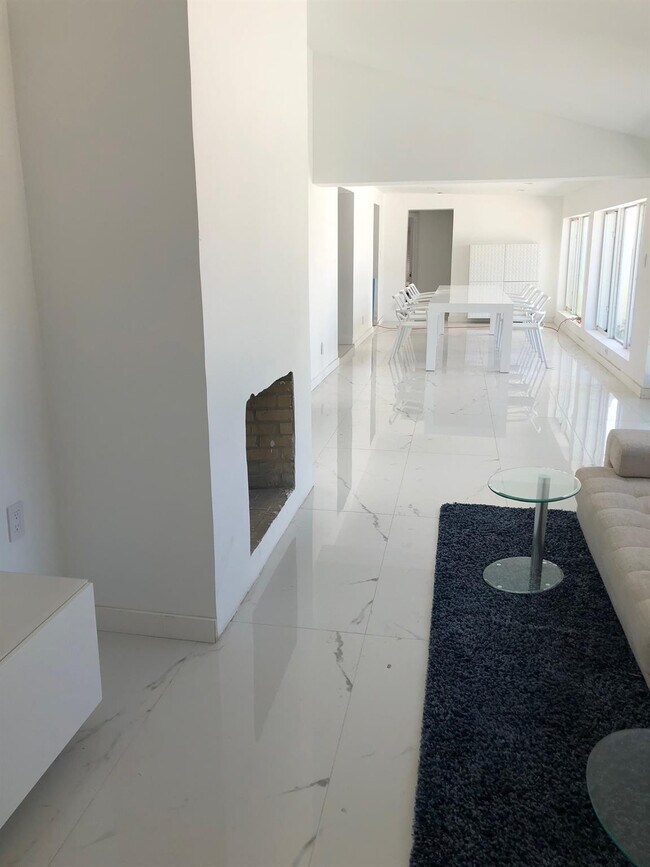 Building Photo - 9007 NE 10th Ave