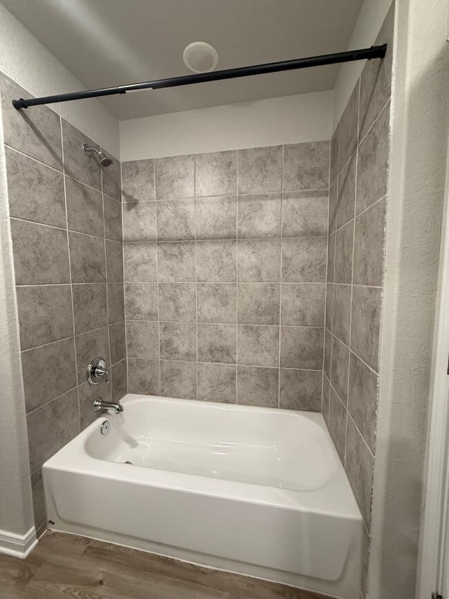 Building Photo - Charming 3-Bedroom Duplex in New Braunfels...