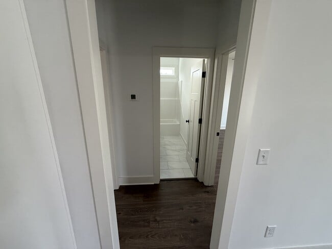 Building Photo - 1009 W Main St