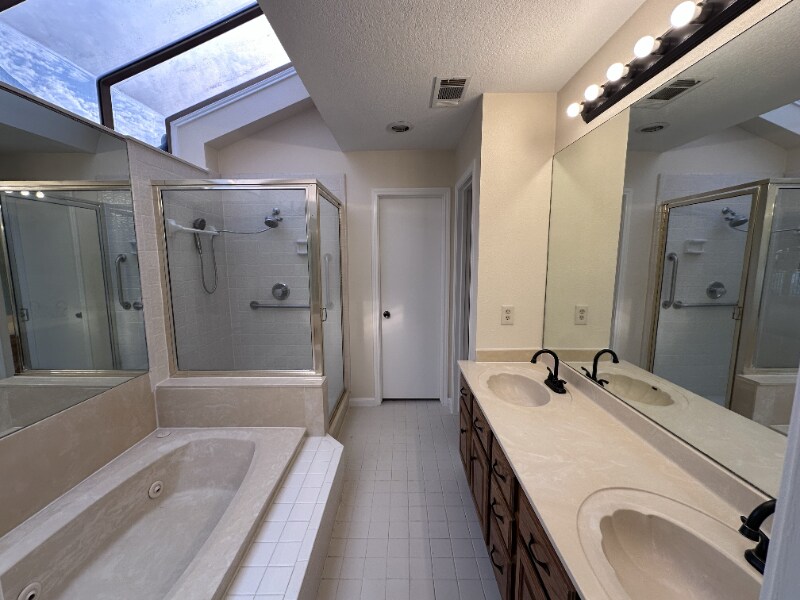 Building Photo - 1109 Lohmans Crossing Rd