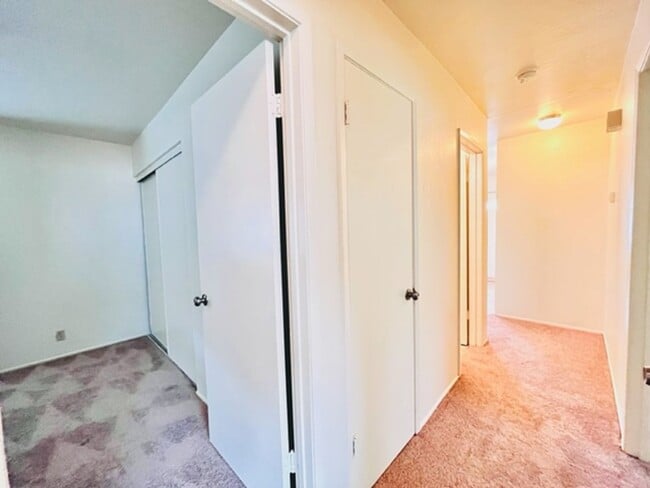 Building Photo - Move-In Ready 4BD/2BA Single Story, Ranch-...