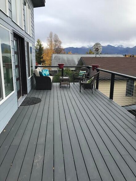 private large deck - 343 W 12th Ave