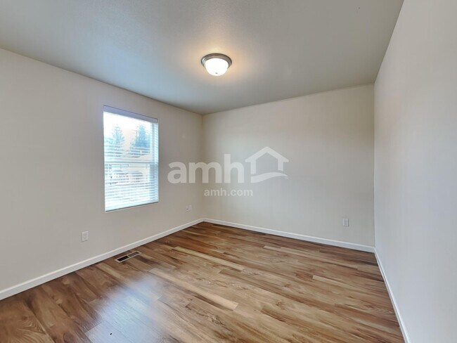 Building Photo - 9011 NE 165th Ave