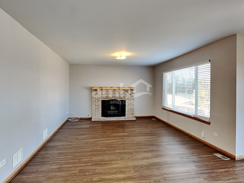 Building Photo - 13184 W Yorkshire Ln