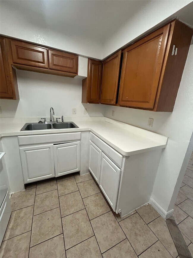 Building Photo - 7201 Hallshire Dr