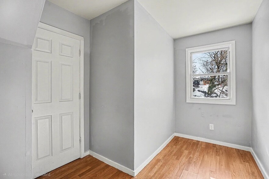 Building Photo - 126 W Elm St