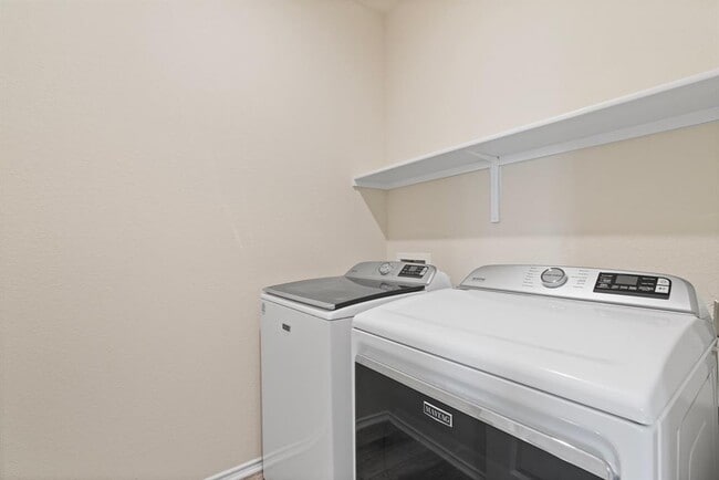 Building Photo - 141 Onna St