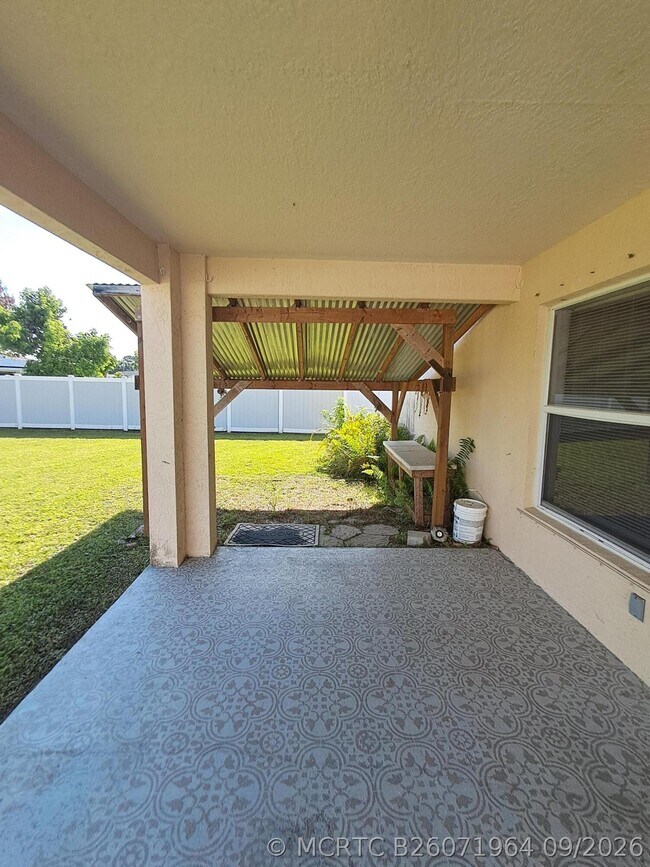 Building Photo - 2697 SW Altamira Ave
