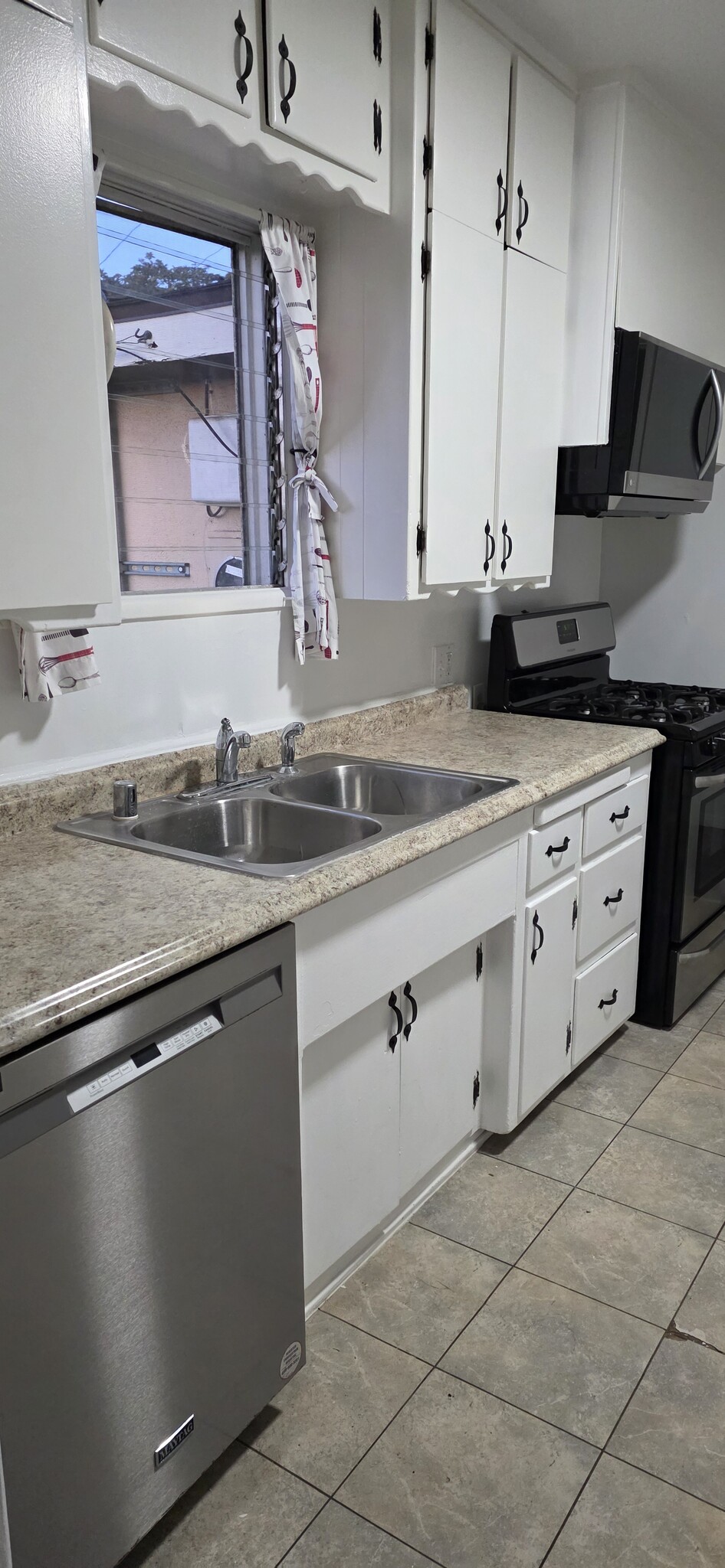 Building Photo - 906 2nd St