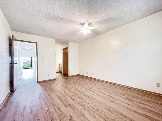 Building Photo - Pet Friendly Aiea Townhouse