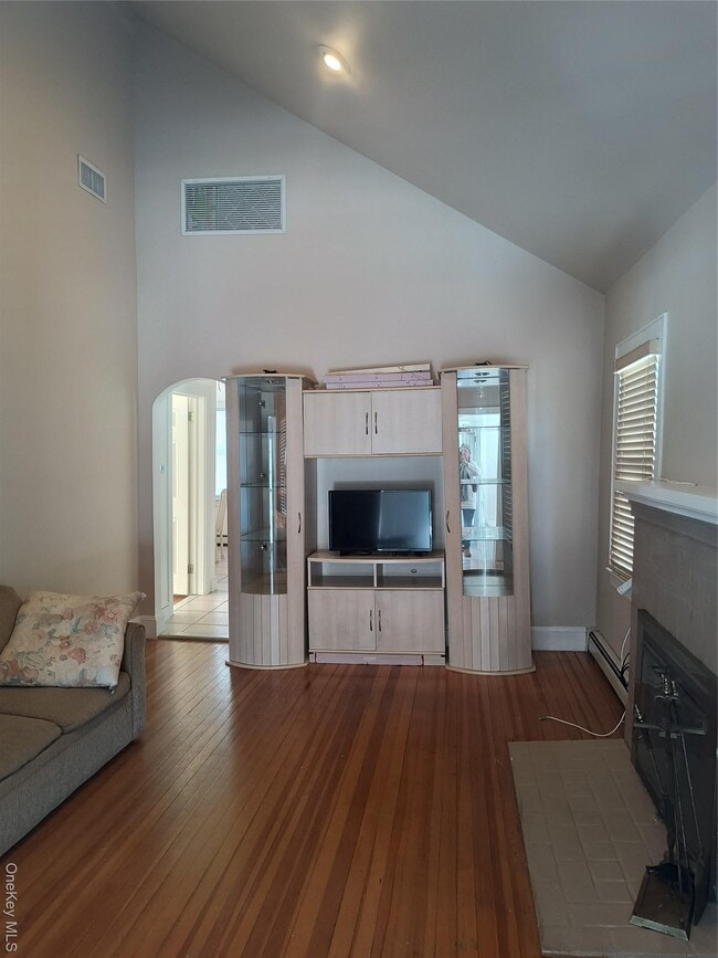 Building Photo - 25 July Walk